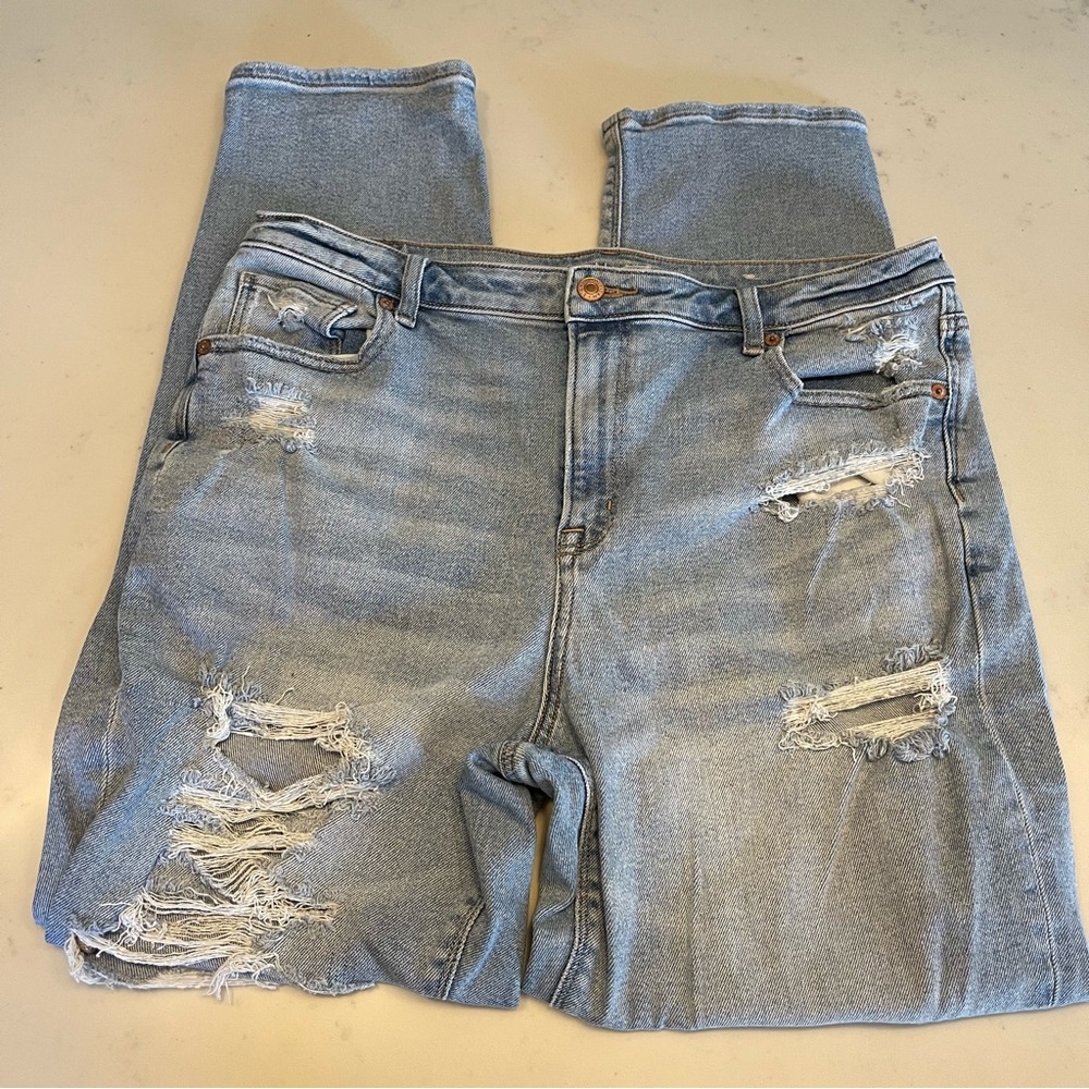 American Eagle Mom Jean/stretch 14 Long distressed